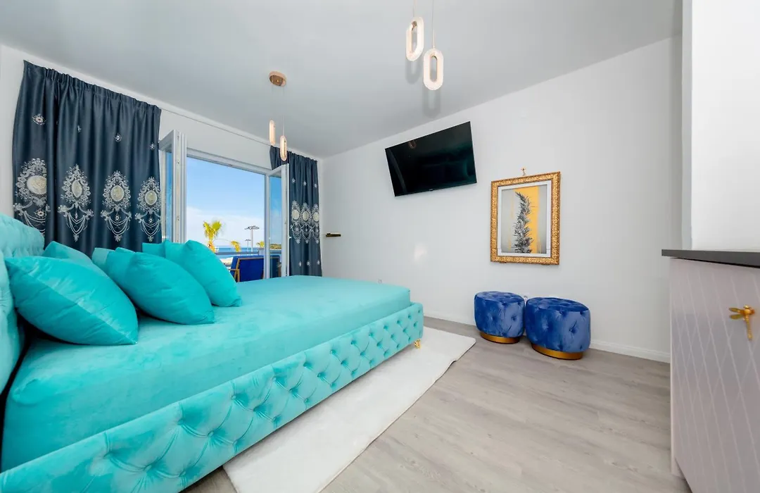 Boutique Residence Sundays-1